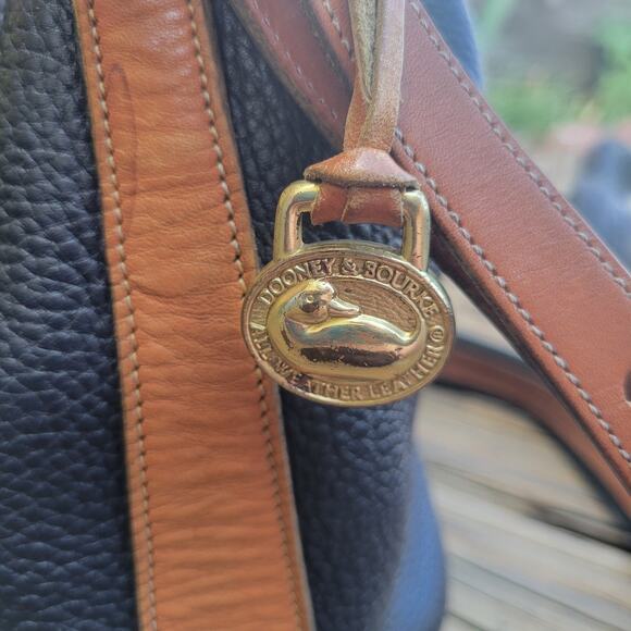 Dooney & Bourke Embossed Leather Drawstring Shoulder Bag Bicolor - Picture 4 of 12